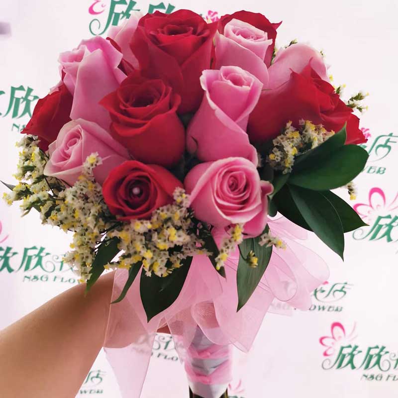 Ramo de novia de rosas rojas y rosadas - NSG Flower